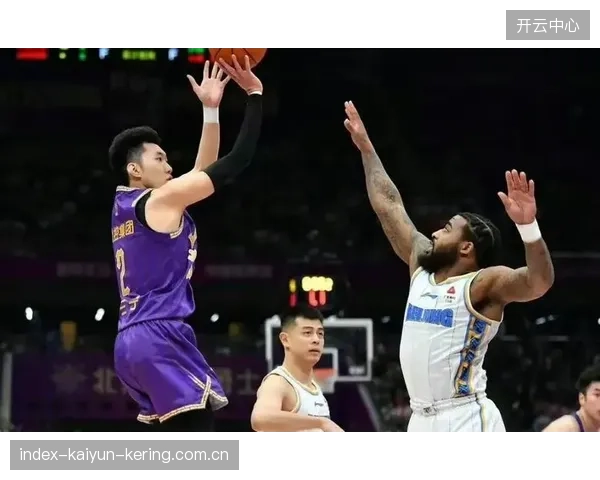 CBA广东内外线结合制造多点开花攻势