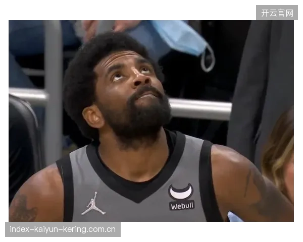 NBA篮筐被扣歪，裁判暂停比赛维修的背后故事