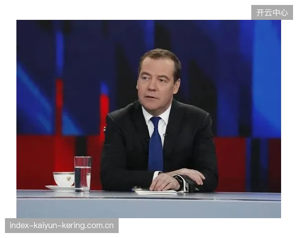 梅德韦杰夫教科书级退后打法：掌控节奏的战略艺术
